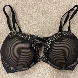 32C VICTORIA SECRET BOMBSHELL PLUNGE BRA